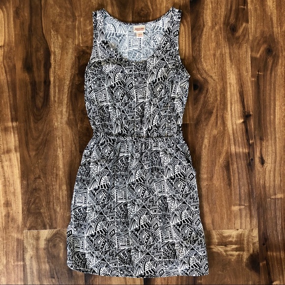 Dresses & Skirts - •Black & White Dress•